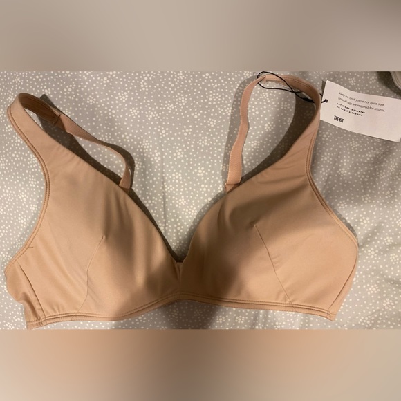 Kit Undergarments Moulded Plunge
Soft Bra, in Sand Color, Size 4. - Picture 2 of 5